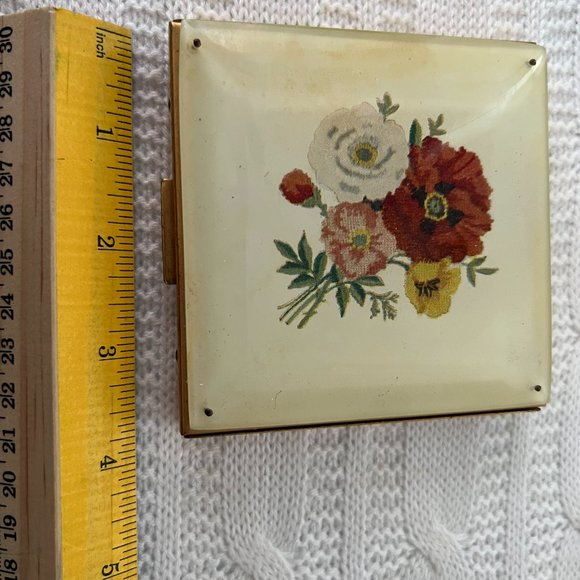 Vintage Antique Old Beauty Powder Mirror Makeup Compact Floral Ornate Design - Picture 6 of 6